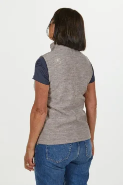 FLORA VEST, 60% FILTAD ULL, 40% LYOCELL — SAND
