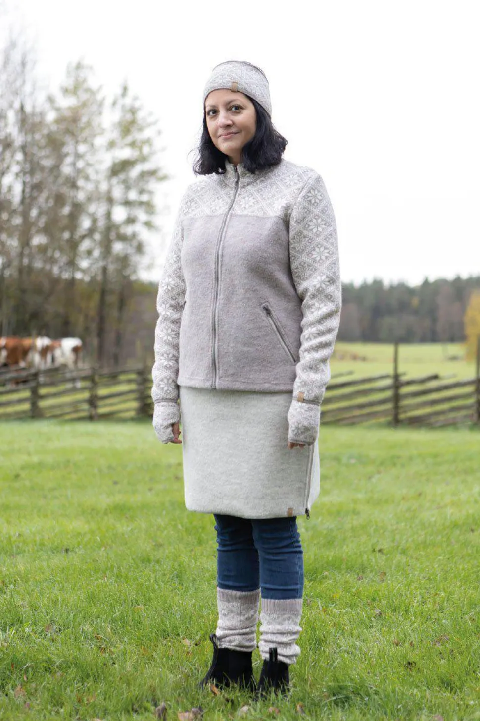 FREYA LEGWARMERS — SAND