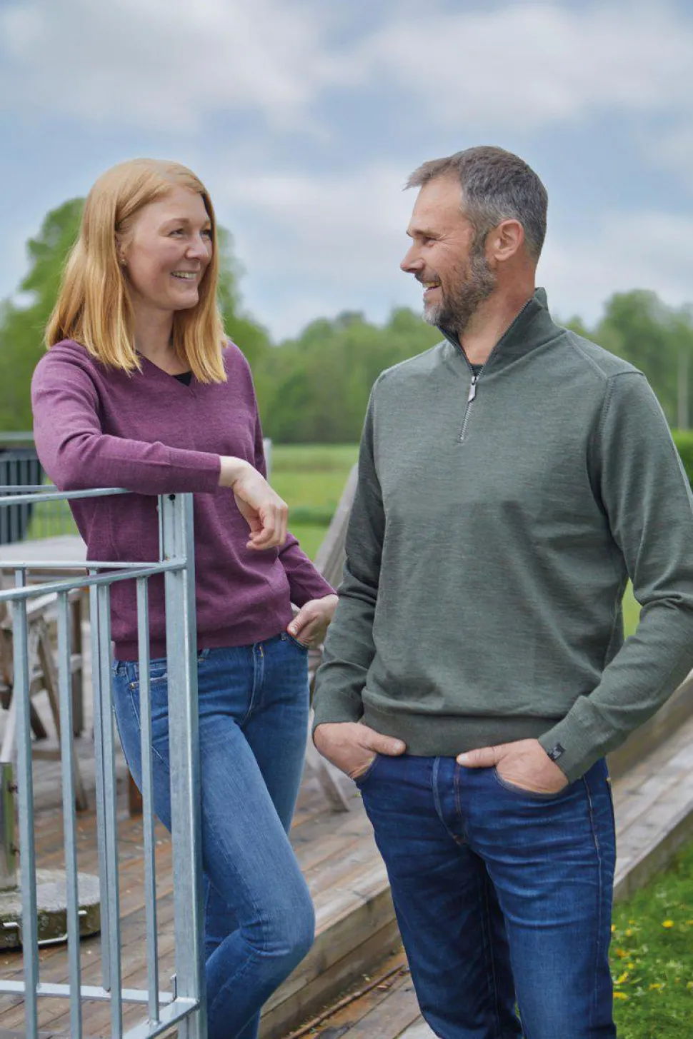 MERINO V-NECK FEMALE, 100% EXTRA FINE MERINOULL — GREY