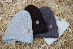 NLS RIB HAT, 100% OFÄRGAD ULL — NATURAL WHITE